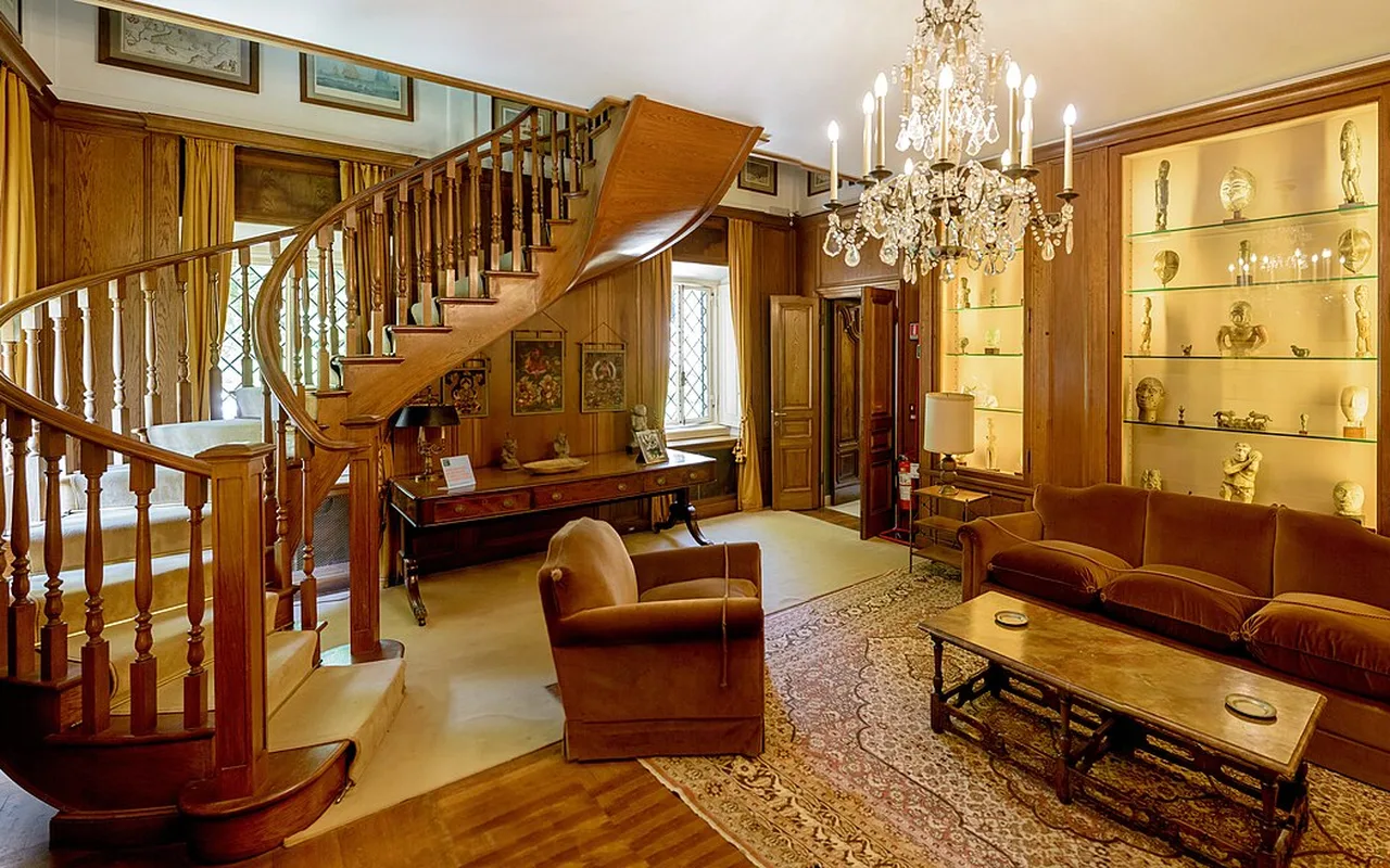 The spiral staircase in Monzino's rooms.